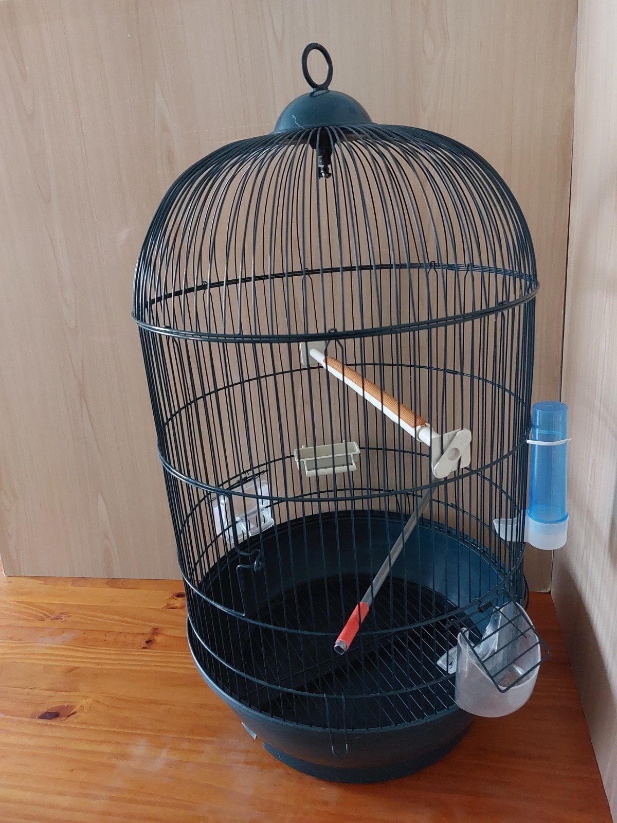 Grand cage pour oiseaux, Enlèvement