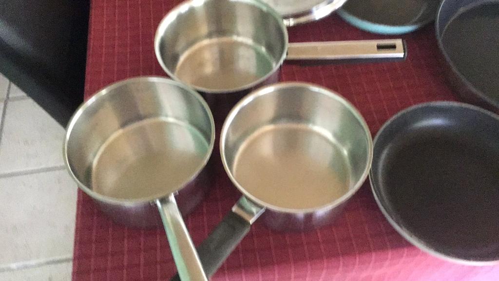 Set d'ustensiles de cuisine + casseroles, Enlèvement, Utilisé, Autres matériaux, Ensemble de casseroles