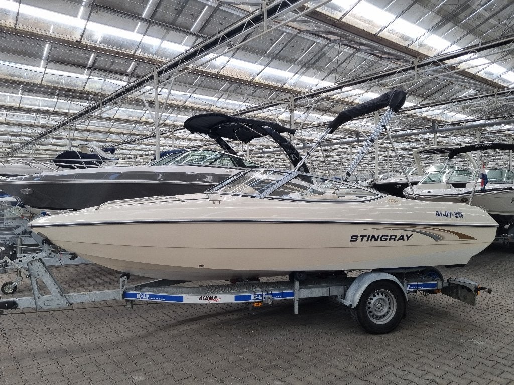 Stingray 180 LX Sport jaar 2003 Mercruiser 3.0 L 135 PK, Ophalen, Overige merken, Binnenboordmotor, 120 tot 200 pk