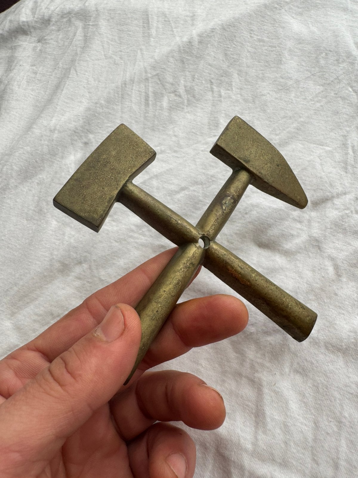 Marteaux croisés Symbole minier laiton Schlägel & Exigences, Ophalen of Verzenden, Zo goed als nieuw