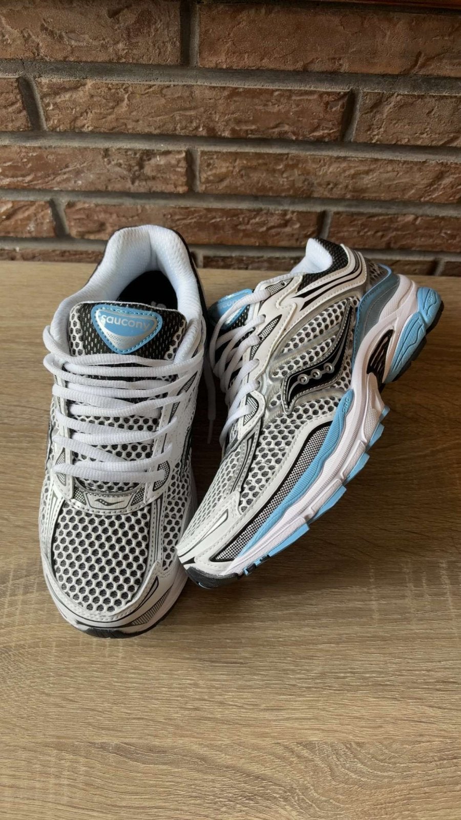 Saucony ProGrid Omni 9 taille 42, Neuf, Enlèvement ou Envoi, Autres couleurs, Baskets