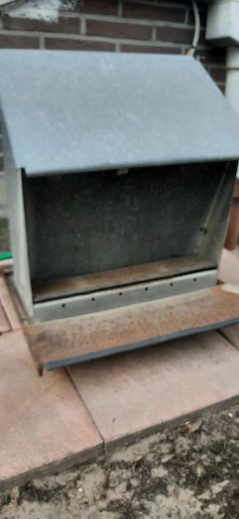 Trapvoederbak groot model., Ophalen