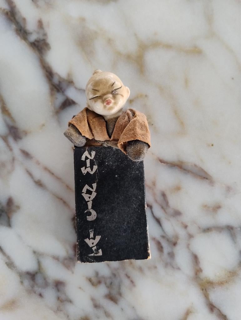 Chinees poppetje El Greco Tai Cian Min, Enlèvement, Utilisé