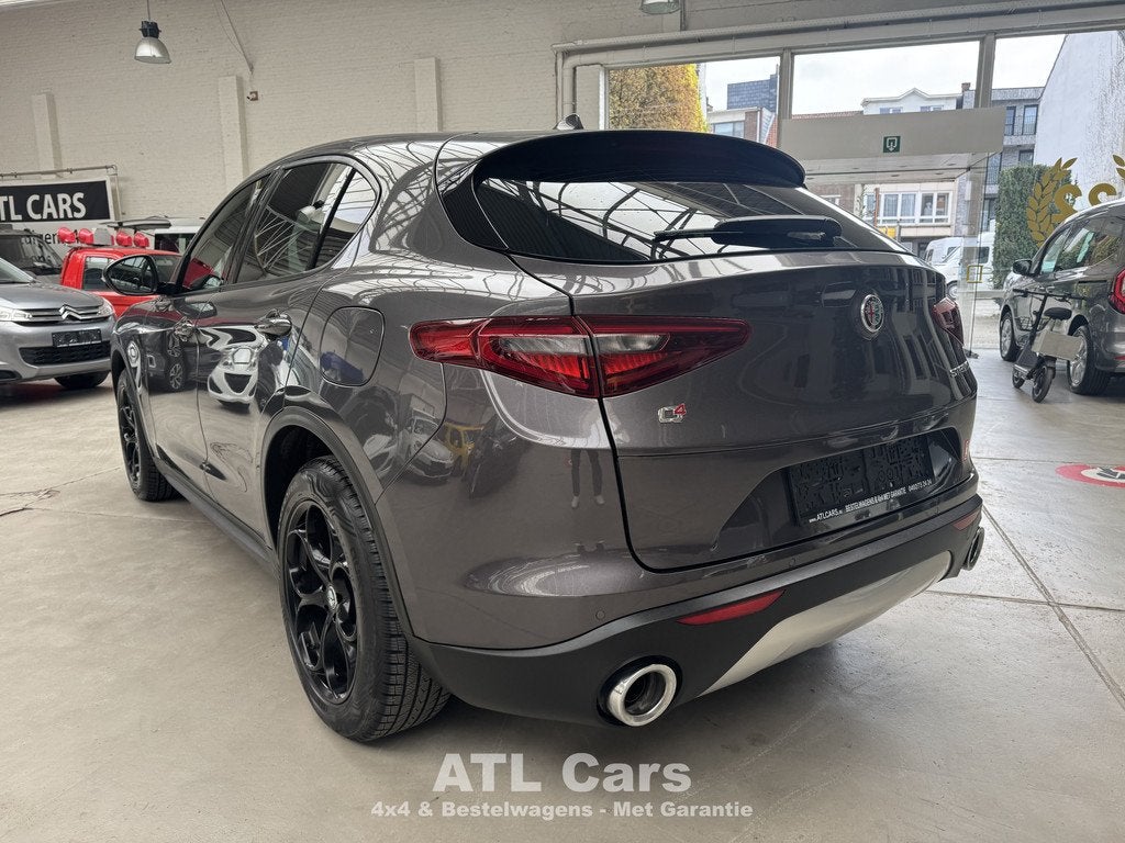 Alfa Romeo Stelvio 2.0 Super Q4 200c | Benzine | 4x4 | Autom, Auto's, Alfa Romeo, Automaat, Zwart, 4 cilinders, Leder