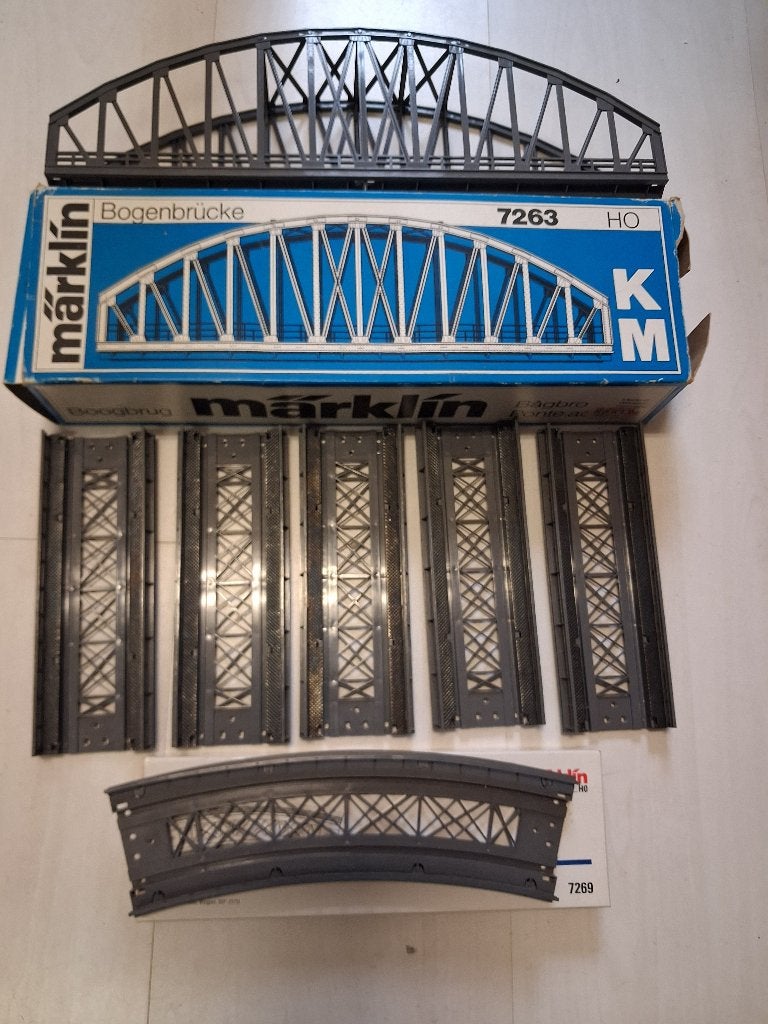 Marklin boogbrug en rechte oprit, Ophalen, Gelijkstroom of Wisselstroom, Brug, Tunnel of Gebouw, Zo goed als nieuw