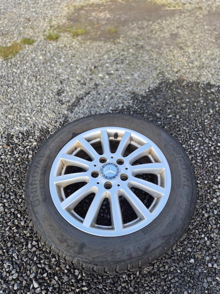 Mercedes jantes 16" Aluminium pneu 4 saisons, Autos : Pièces & Accessoires, Pneus & Jantes, Jante(s), 4 Saisons, 16 pouces, 205 mm
