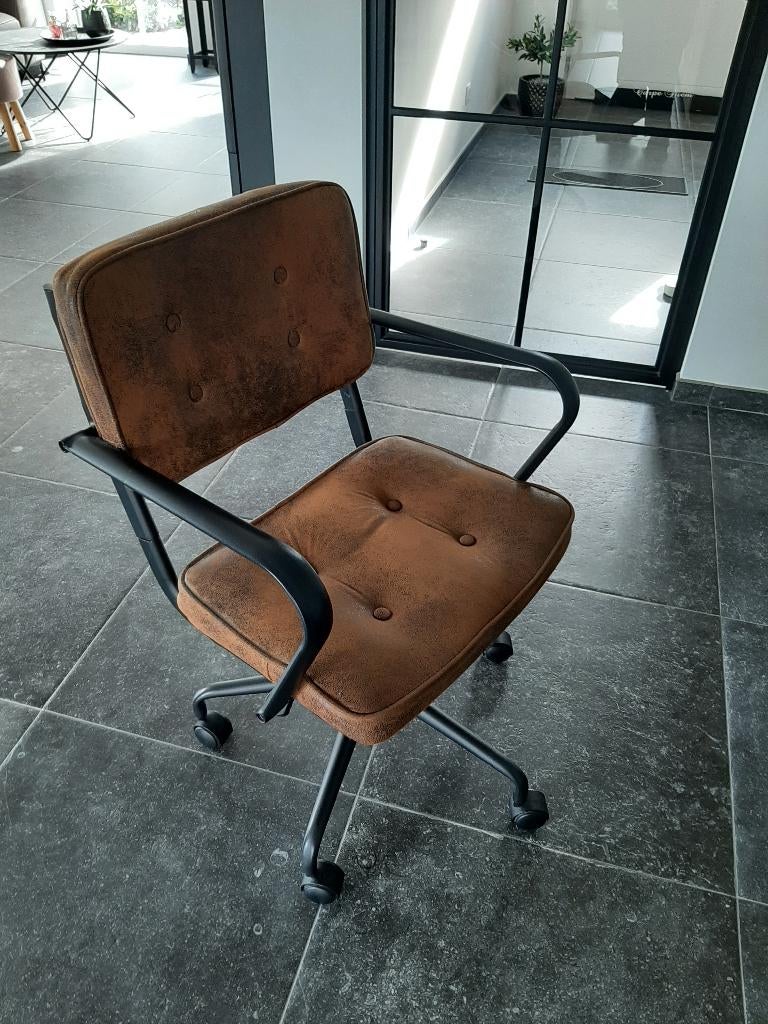buerau stoel in goede staat, Ophalen