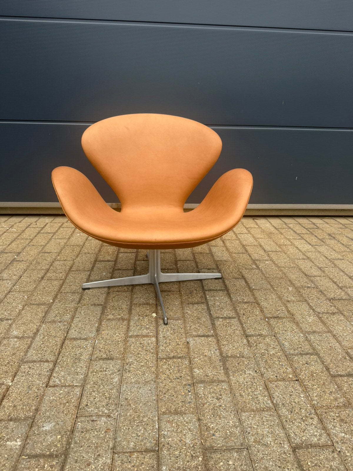 Fritz Hansen Swan chair 05-'67 cuir camel cognac état neuf, Enlèvement ou Envoi, Vitra togo møller sede artifort cassina b&b italia edra leolux