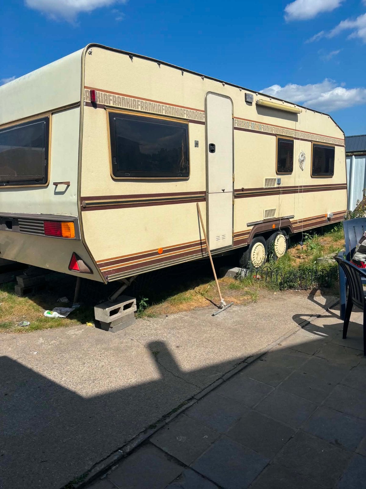 Caravane Frankia double essieu rénovée –  / Terrain priver, Caravans en Kamperen, Caravans, Ophalen