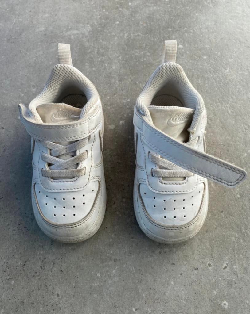 2 paires de chaussures NIKE pour filles, Enfants & Bébés, Vêtements de bébé | Chaussures & Chaussettes, Enlèvement, Utilisé, Fille