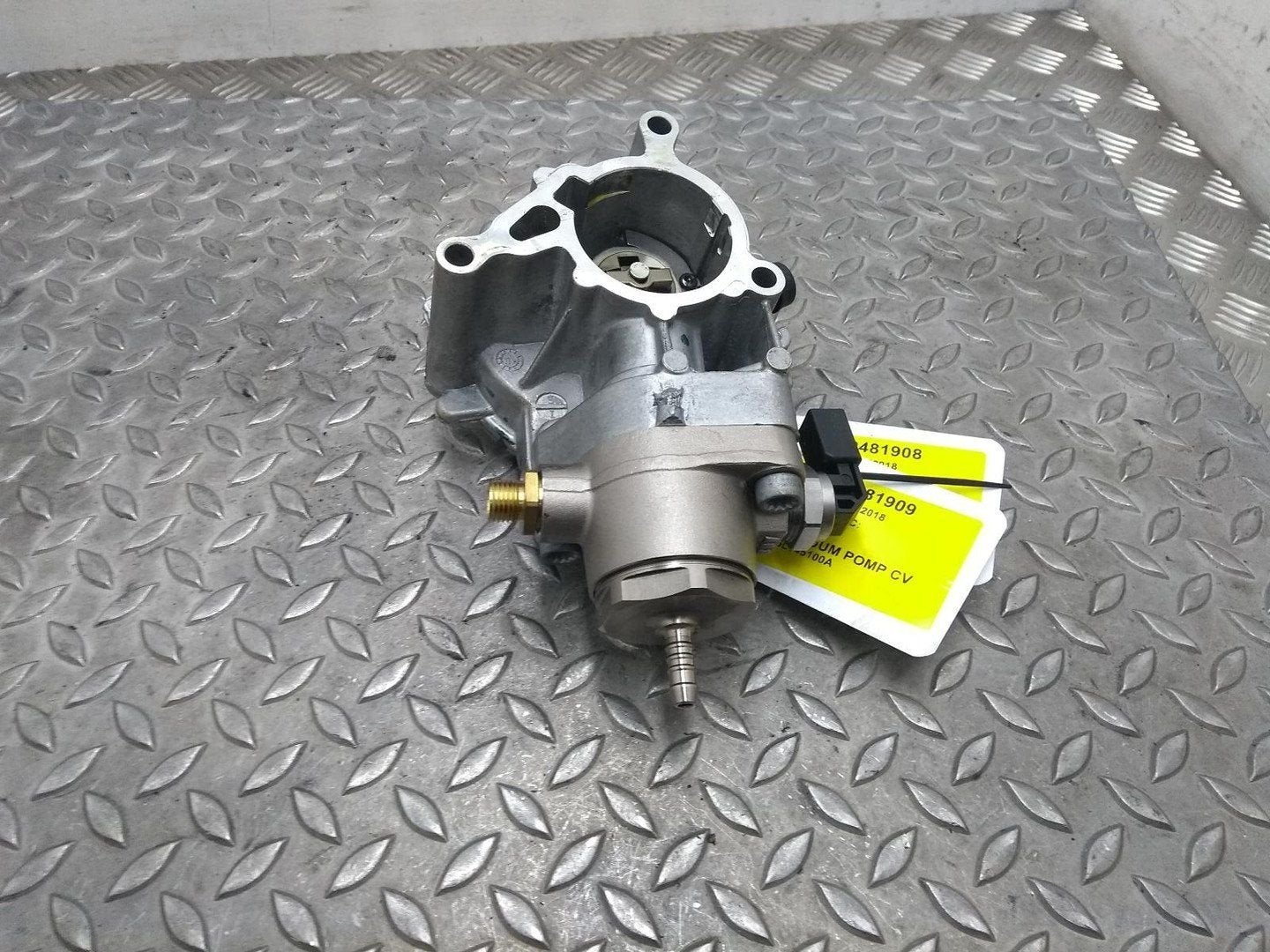 VOLKSWAGEN GOLF BRANDSTOF POMP VOOR DE INJECTOR 2017, Ophalen of Verzenden, Gebruikt, Stiba lid