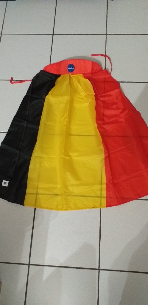 Diable rouge Red devils cape football Belgique supporter, Sport en Fitness, Voetbal, Ophalen, Zo goed als nieuw, Clubaccessoires
