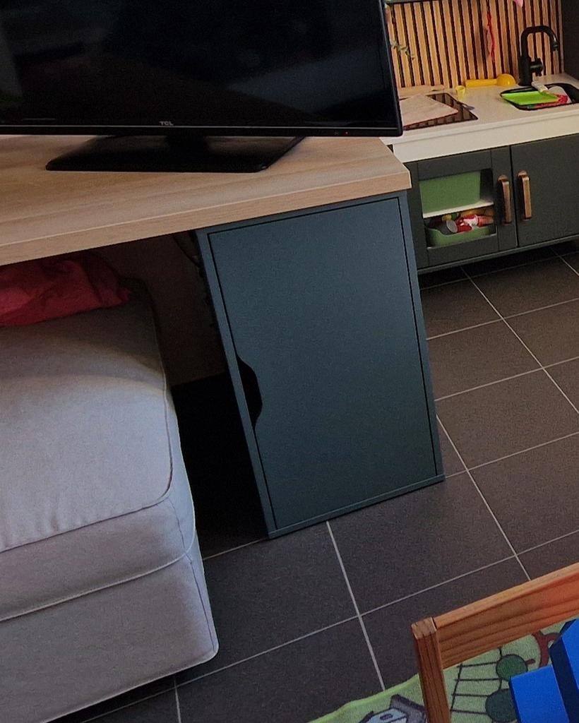 Ikea Alex kastje, Enlèvement