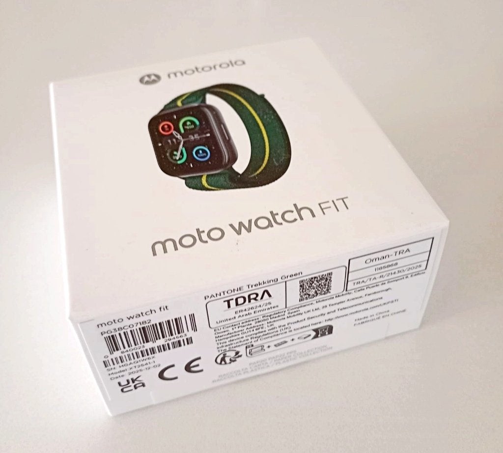 NIEUW uurwerk Moto Watch Fit, smartwatch NIEUW verzegeld, Bijoux, Sacs & Beauté, Montres de sport, Enlèvement ou Envoi, Distance