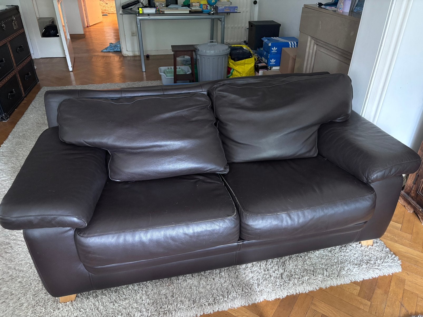Bruine lederen bank tweezits, Ophalen, Gebruikt, Minder dan 75 cm, Tweepersoons