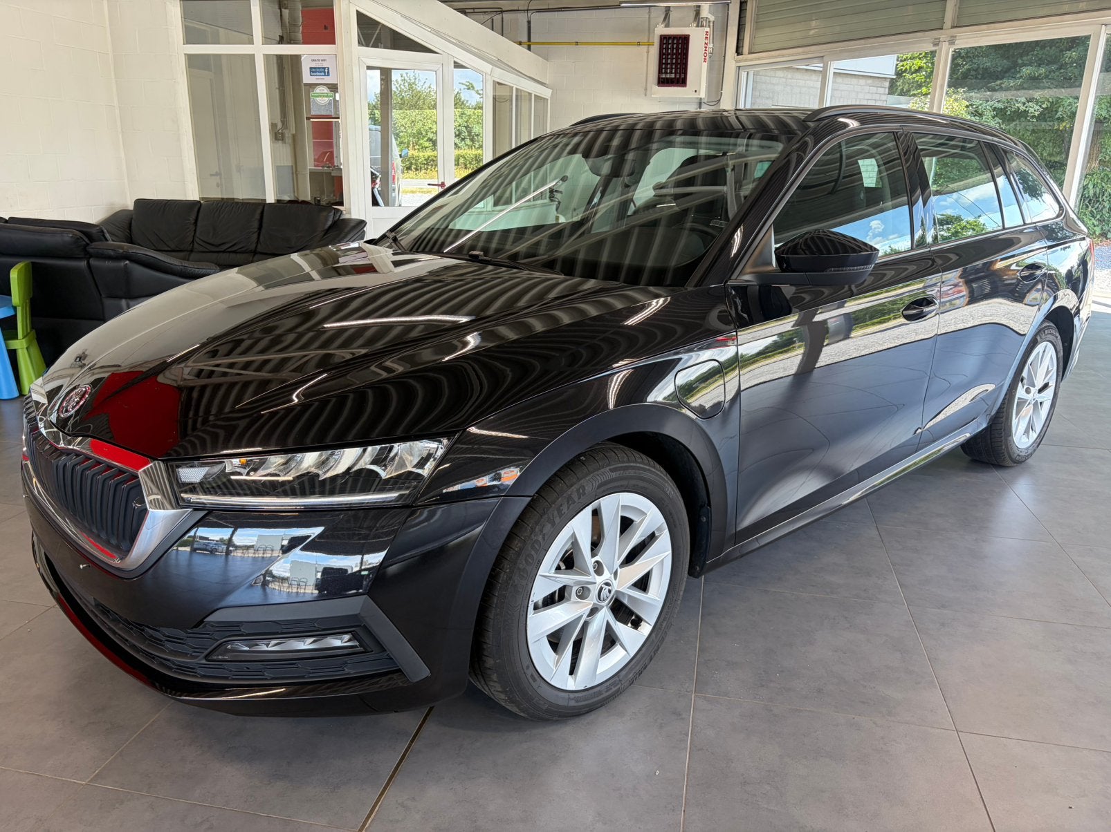 Skoda Octavia Combi 1.4 Plugin Hybrid, Autos, Skoda, 1395 cm³, Achat, Entreprise, https://public.car-pass.be/vhr/a7da6202-baf6-4bcd-bdc2-885a9c391f2b