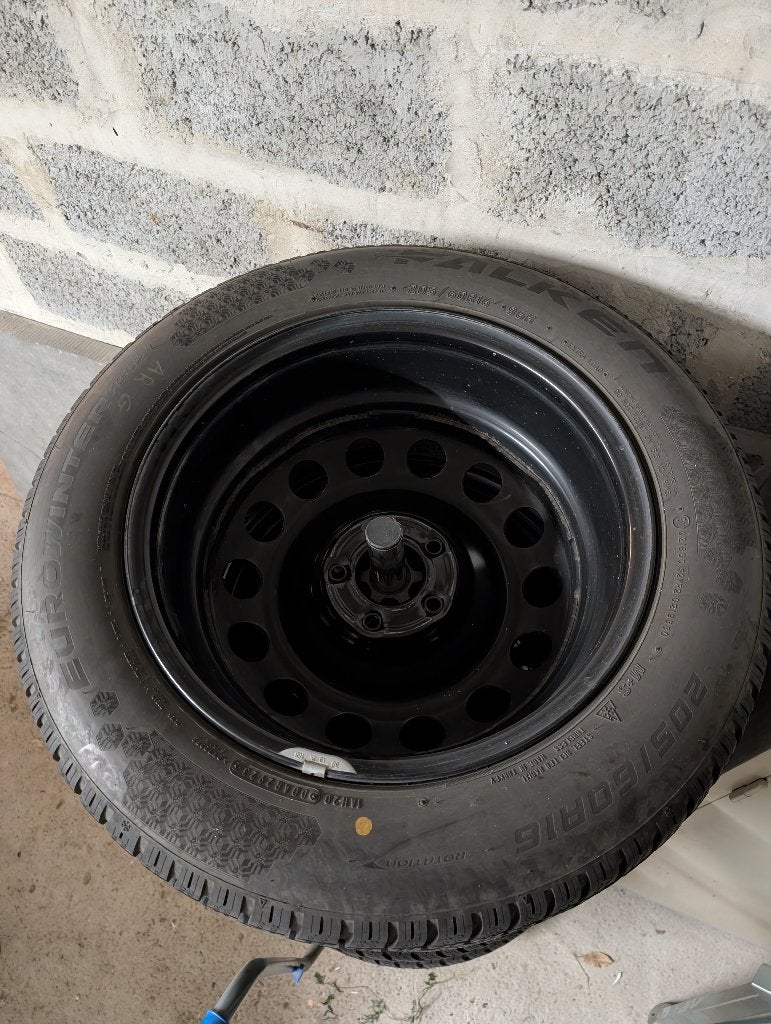 4 complete winterwielen Falken 205/60R16 - 5x108 hartafstand, Auto-onderdelen, Banden en Velgen, Banden en Velgen, Winterbanden