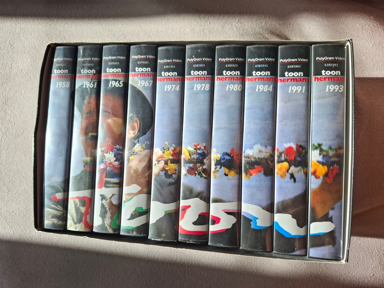 Unieke kans: Toon Hermans VHS Videobox – 8 van de 9 banden n, Cd's en Dvd's, Boxset, Alle leeftijden, Muziek en Concerten, Zo goed als nieuw