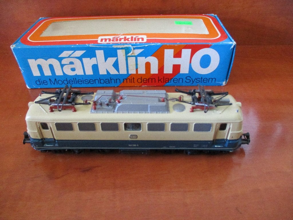 Märklin HO 3156 E-loc 140239-5 DB, Hobby en Vrije tijd, Wisselstroom, Locomotief, Ophalen of Verzenden, Zo goed als nieuw