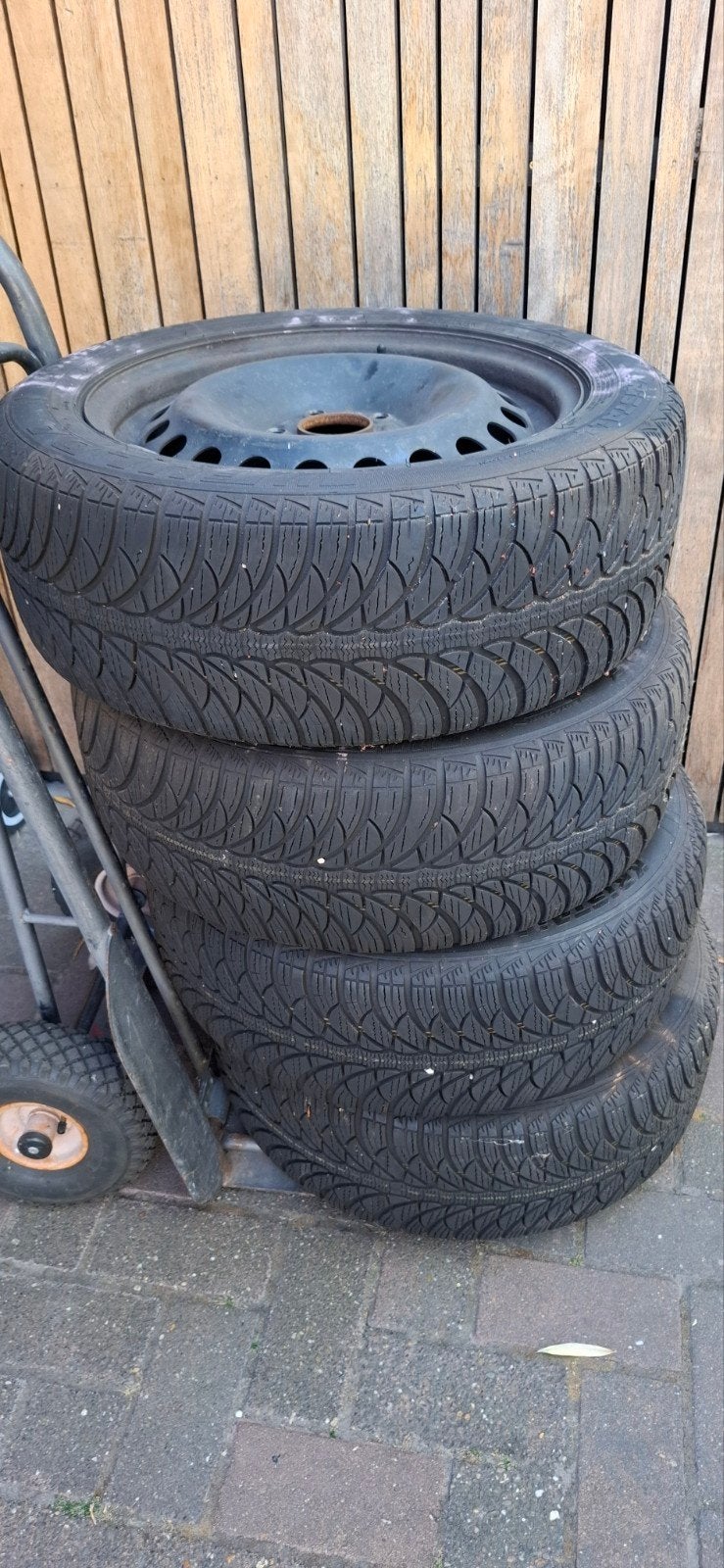 Set van 4 winterbanden Fulda 205/55R16 op stalen velg, Auto-onderdelen, Ophalen, Gebruikt, 16 inch, Banden en Velgen