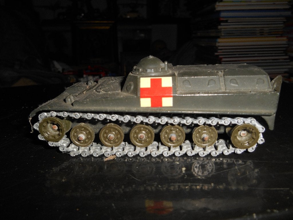 Blindé AMX 13T croix rouge n227 4/1971 Solido 1/50, Enlèvement ou Envoi