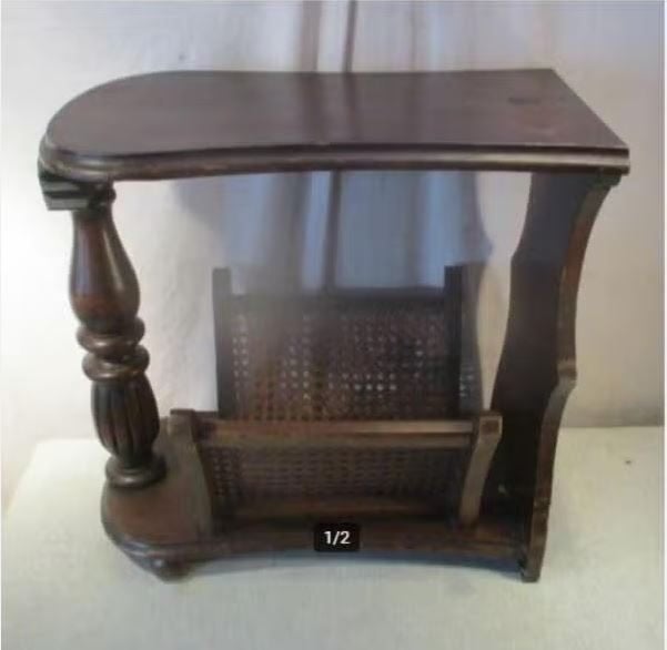 Belle table d'appoint en bois avec porte-journaux - 50x27x50, Enlèvement ou Envoi, Comme neuf, Autres formes, Bois