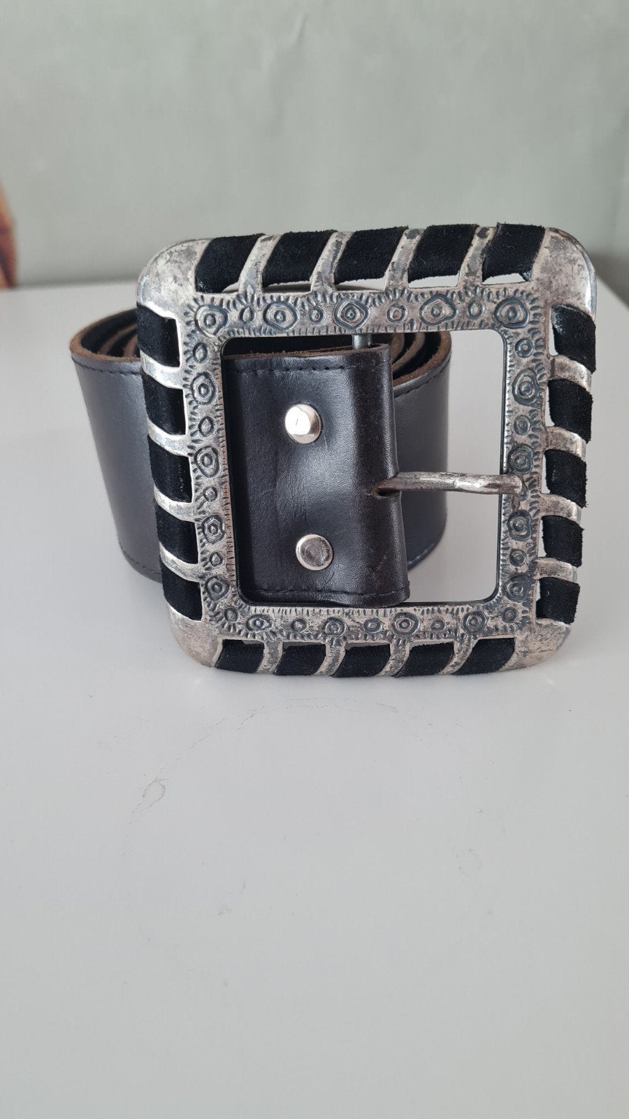 Ceinture cuir noir boucle carrée ciselée vintage T85, Enlèvement, Noir, 80 à 90 cm, Ceinture