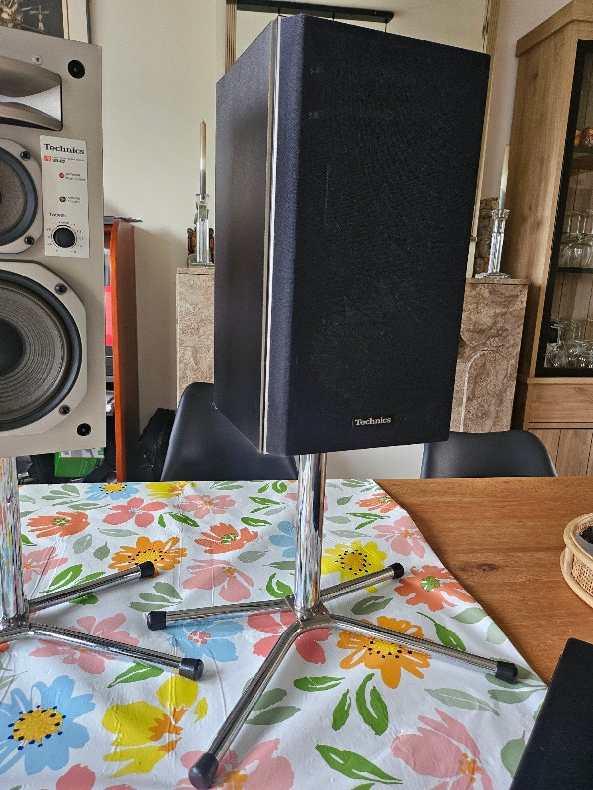 Paire d'enceintes Technics SB-R2 + pieds chromés, Autres marques, 60 à 120 watts, Comme neuf, Enlèvement