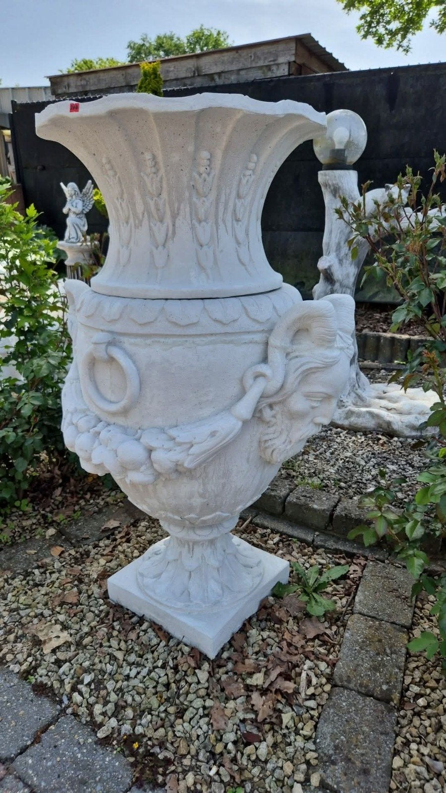 Grote bloempot/sierpot met ramkoppen 1m10hoog, Enlèvement, Neuf, Autres types