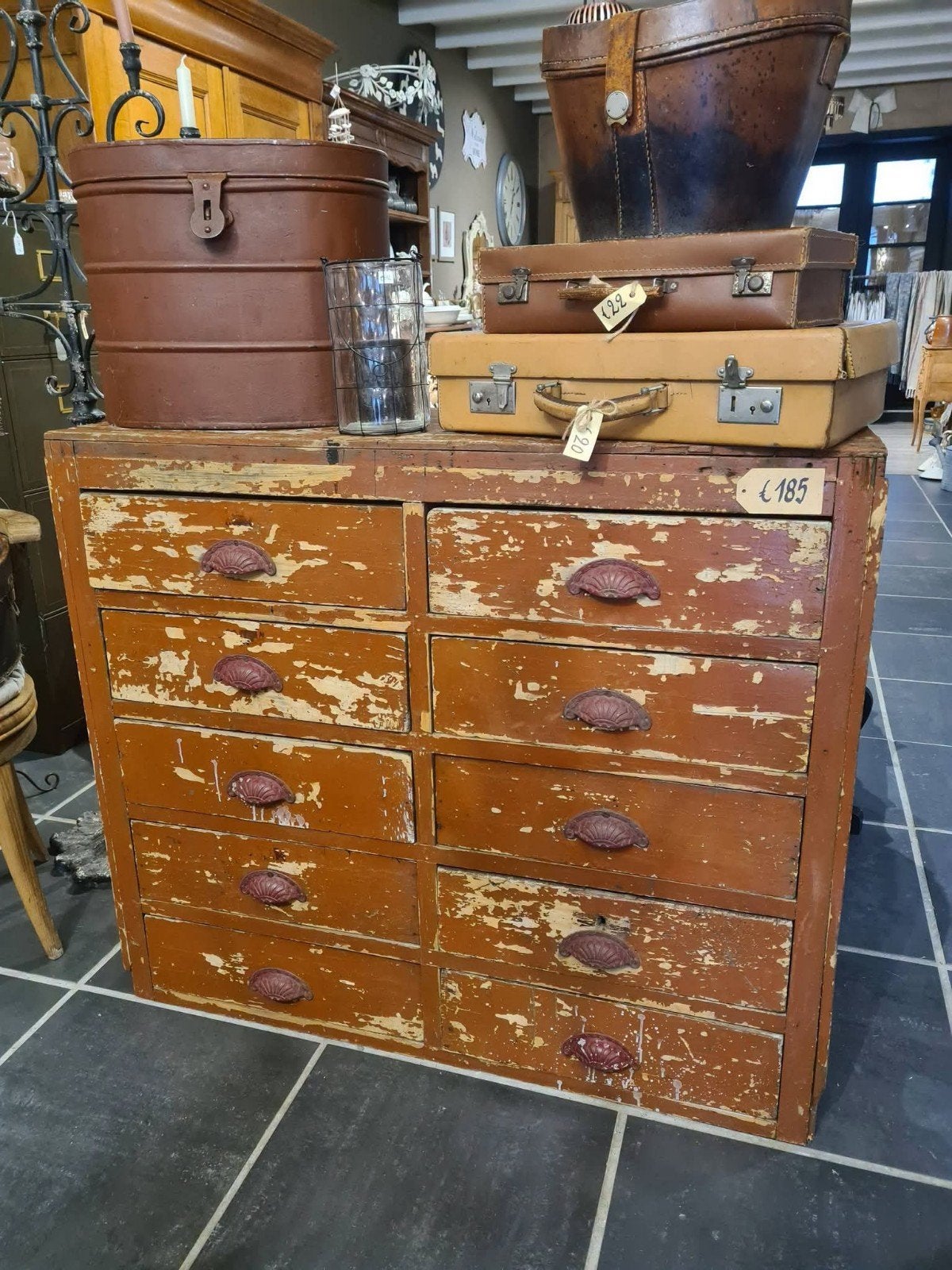 Armoire à tiroirs patinée, look industriel, ancienne armoire, Enlèvement