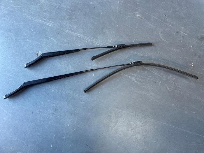 Kit de bras d'essuie-glace d'un Volkswagen Golf Sportsvan, Volkswagen, -, 3 mois de garantie, Utilisé