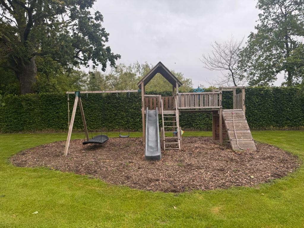 Speeltoren - Speeltuig - Schommel - Klimrek - Glijbaan, Kinderen en Baby's, Ophalen, Gebruikt, Schommel
