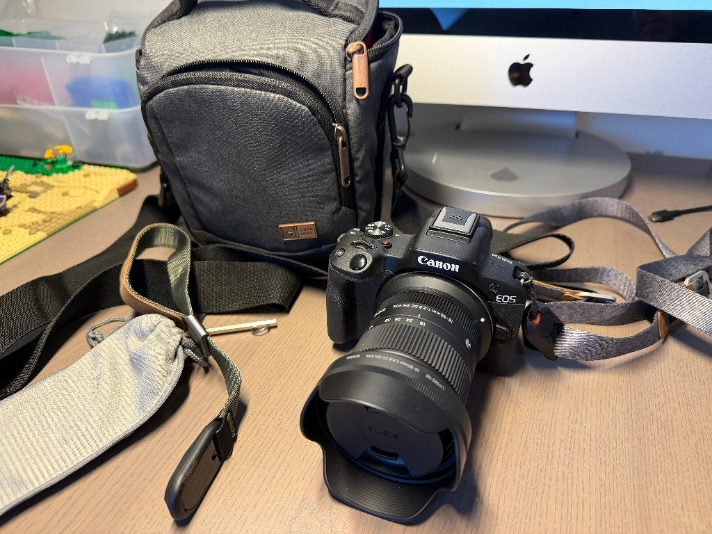 Canon R50 + Sigma 18-50 F2.8, Filtre inclus, Lentille standard, Comme neuf, Canon