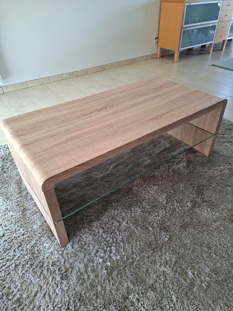 Houten Salontafel met glazen tussen blad. In perfecte staat., Ophalen