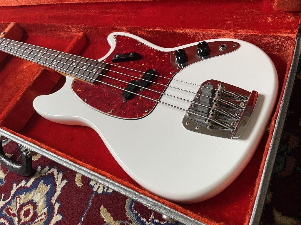 Fender Mustang 1968 (refin), Muziek en Instrumenten, Snaarinstrumenten | Gitaren | Bas, Gebruikt, Elektrisch, Ophalen of Verzenden