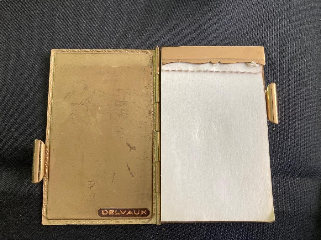 Delvaux notebook, Enlèvement ou Envoi