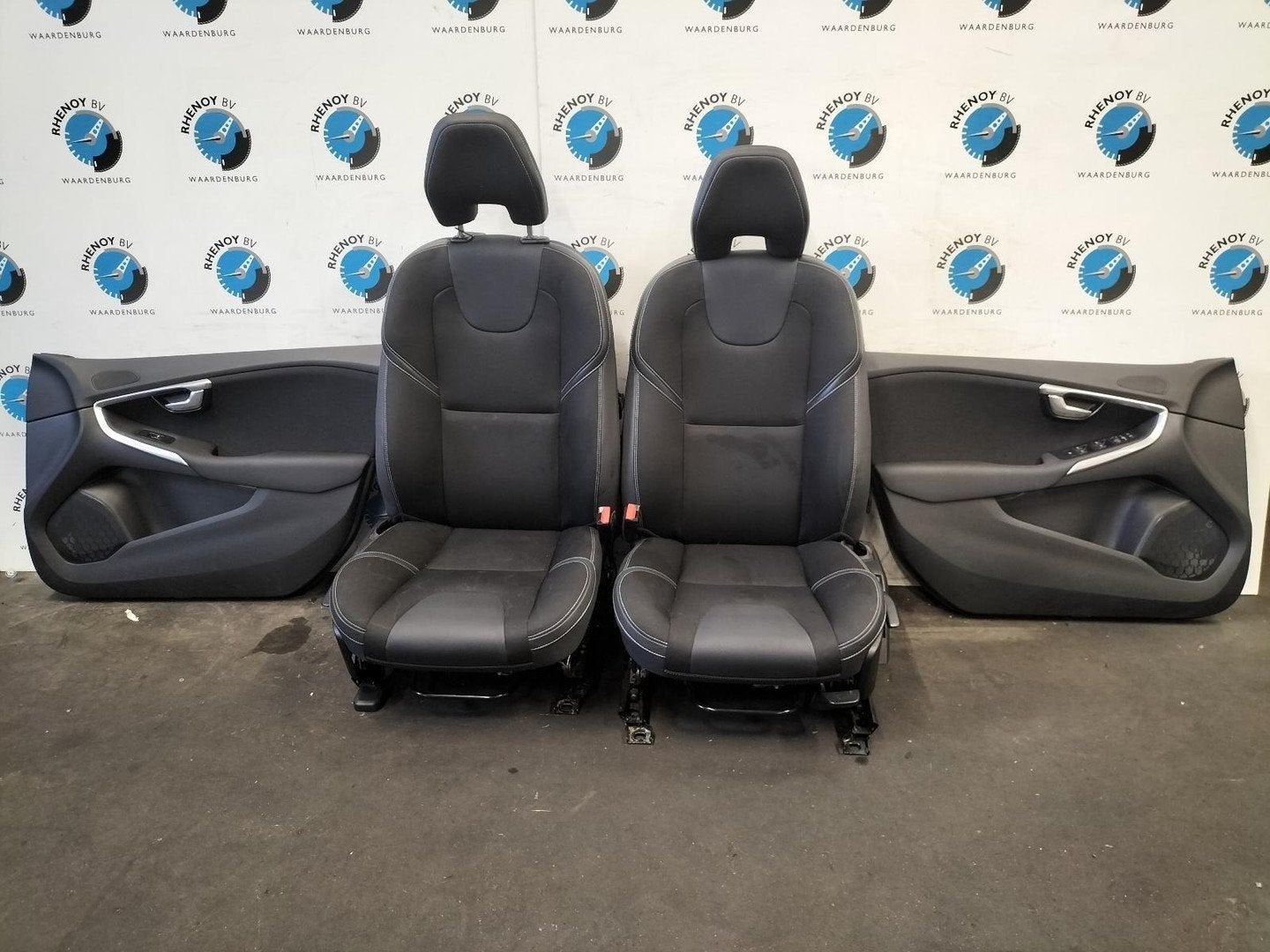 VOLVO V40 MK2 1.5 T2 MOMENTUM  INTERIEUR COMPLEET 2017, Ophalen of Verzenden, Gebruikt, ARN erkend