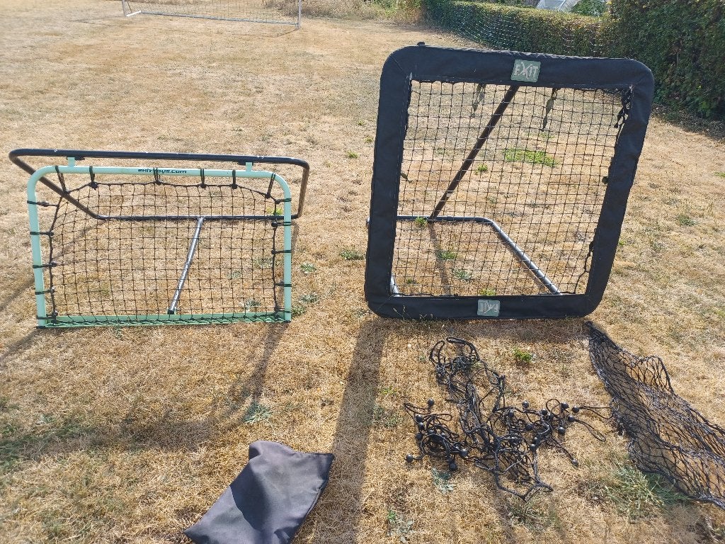 2 EXIT Kickback rebounders L 124x124cm + 110/80 voor keeper, Sport en Fitness, Voetbal, Ophalen, Gebruikt