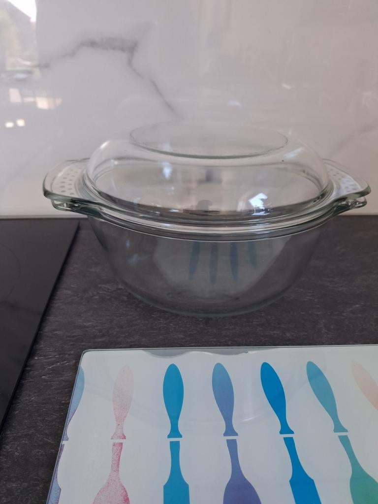 Chaque pièce a 2 €.plats,ustensiles a patisserie, Enlèvement
