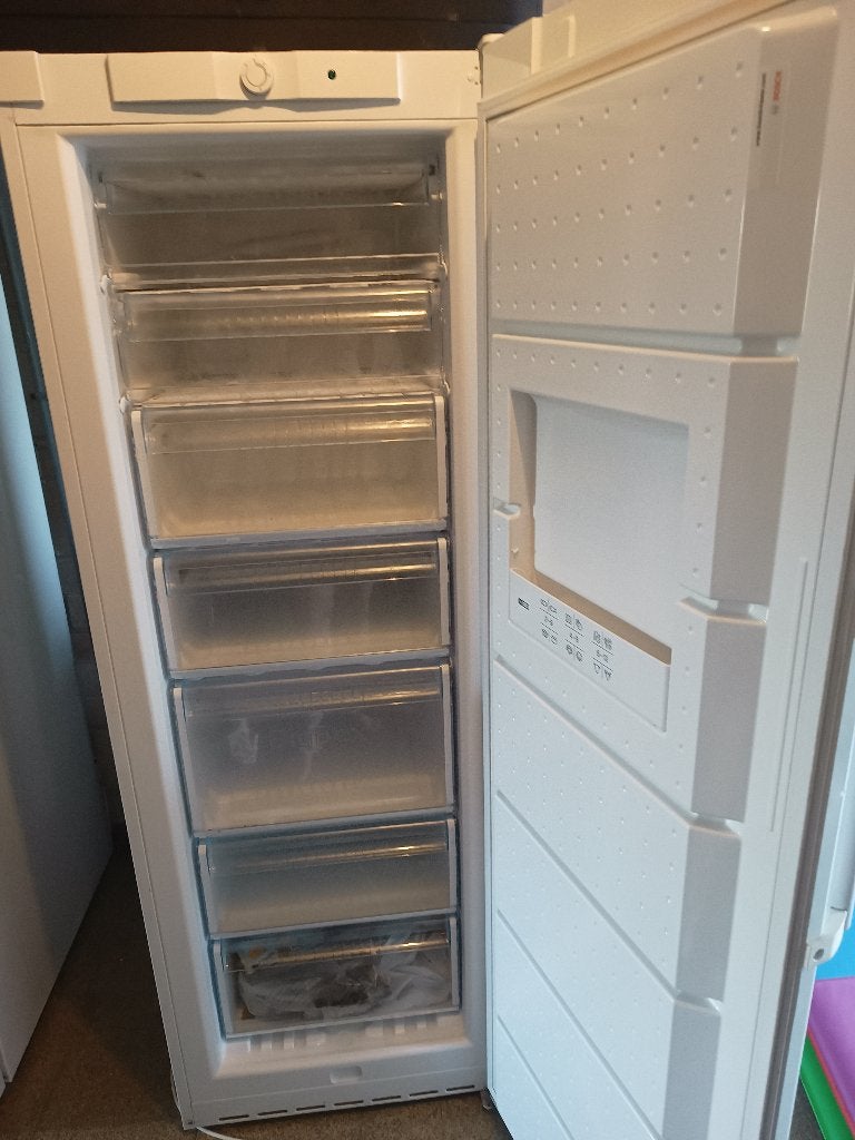 Diepvriezer Bosch, Elektronische apparatuur, Vriezers en Diepvrieskisten, Gebruikt, Energieklasse A of zuiniger, Vrijstaand, Ophalen