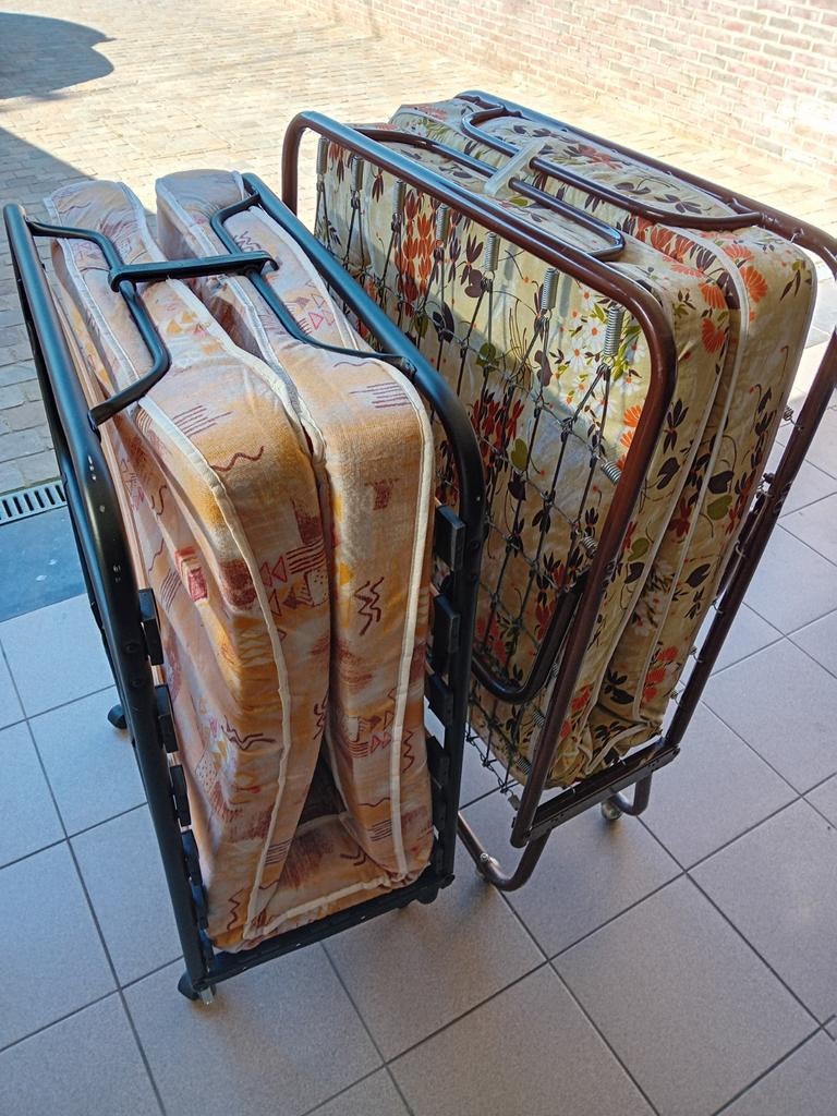 Gratis: 2 opvouwbare bedjes, Huis en Inrichting, Ophalen
