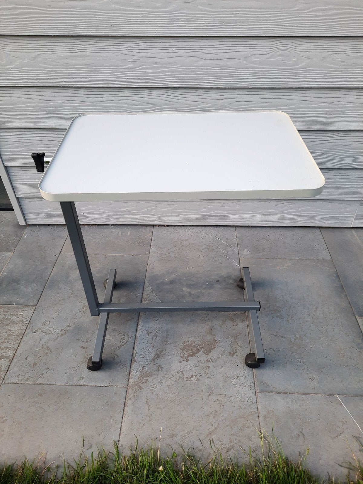 Bedtafel, leestafel., Ophalen