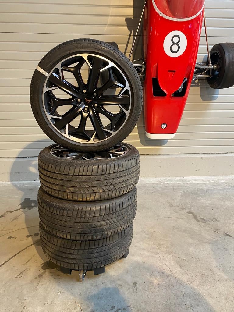 KIT PNEU ET JANTE CUPRA (1G), Pneus et Jantes, 245 mm, Véhicule de tourisme, Pneus été