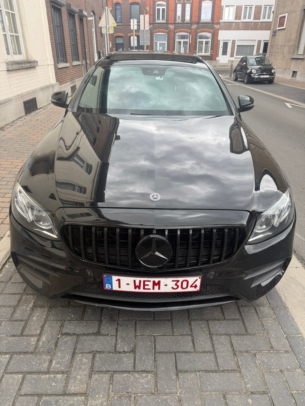 Mercedes E220d , AMG line, black édition, Achat, 143 kW, Euro 6, Carnet d'entretien