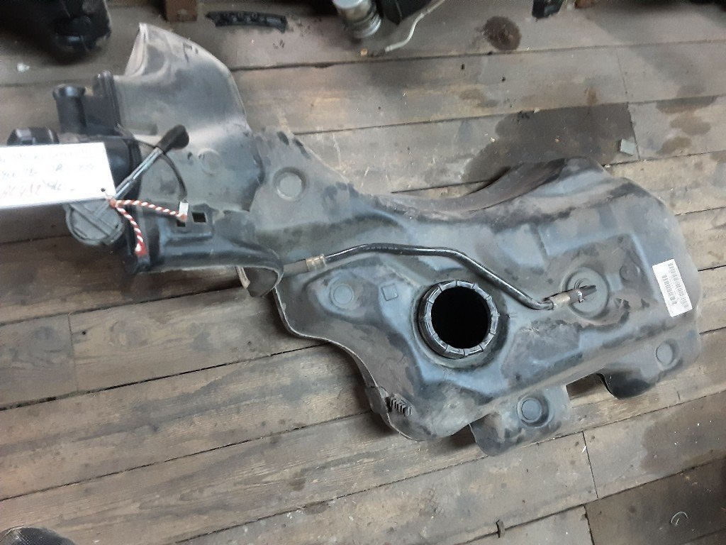 RESERVOIR CARBURANT Volkswagen Passat Variant (3B5), Autos : Pièces & Accessoires, Volkswagen, Volkswagen AG, Utilisé, Kundenbetreuung@volkswagen.de