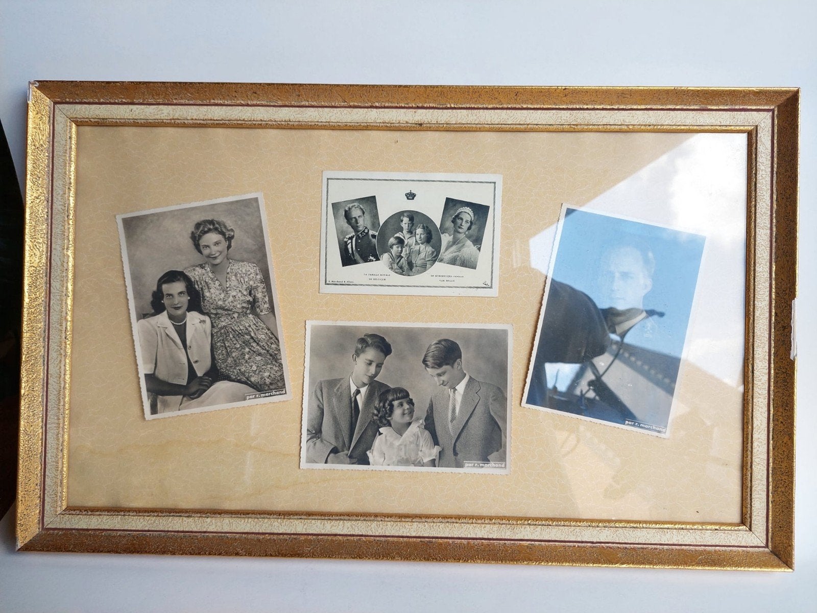 Antieke kader met foto's/kaarten Koningshuis, Verzamelen, Ophalen