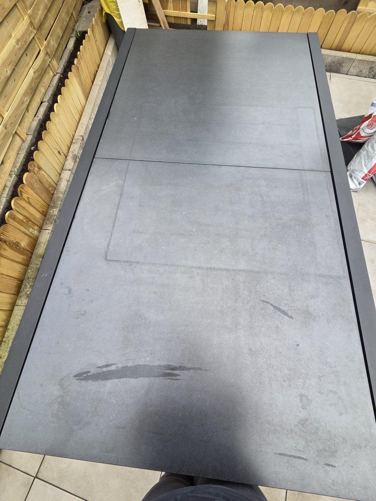 Tuinen tafel moet weg, Ophalen, Zo goed als nieuw