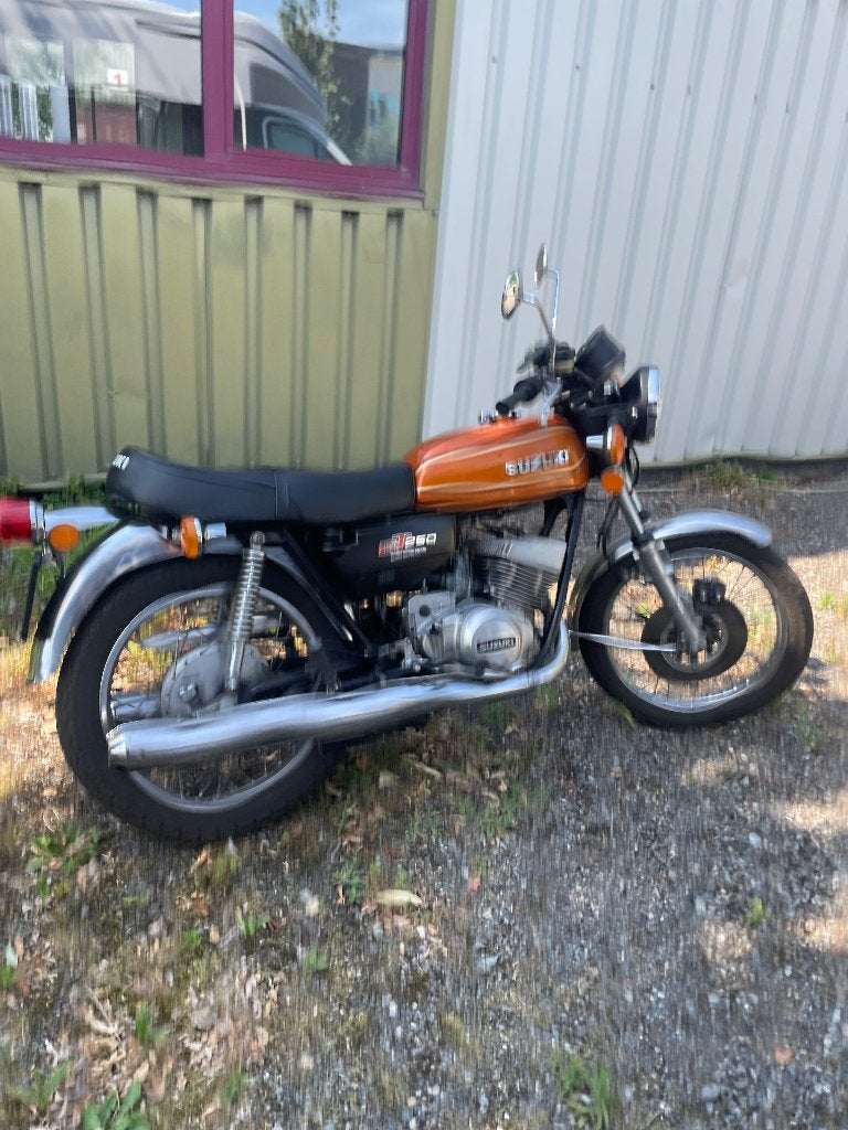 Suzuki GT 250 B. 2Takt Model 1976, Motos, Motos | Suzuki, Occasion, 2 cylindres, Particulier, 12 à 35 kW