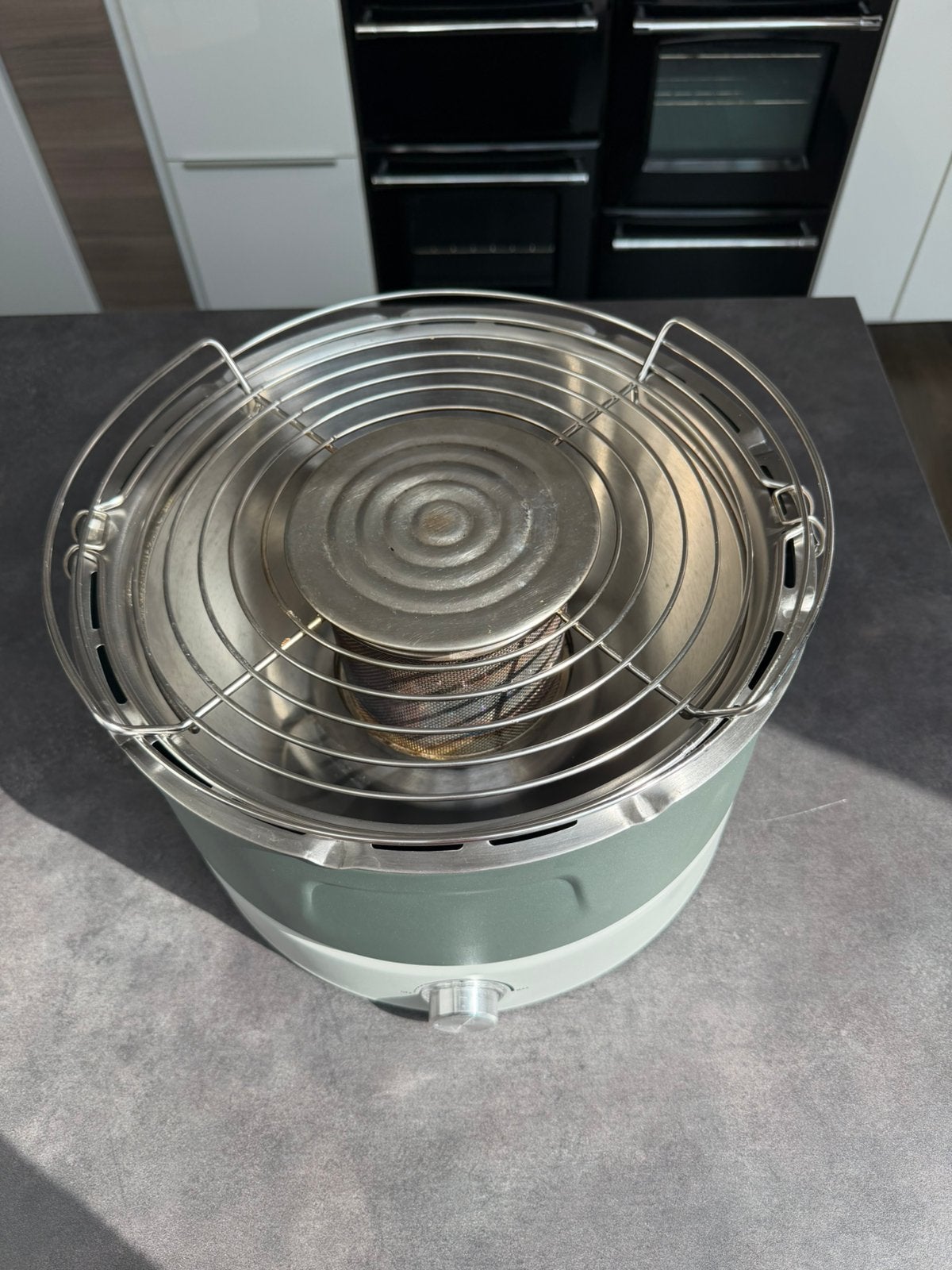 Houtskoolbarbecue tafelmodel, Ophalen of Verzenden, Zo goed als nieuw, Met accessoires