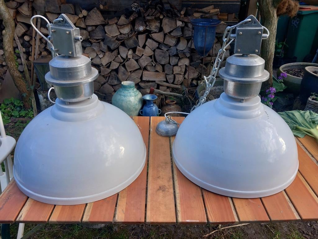 2 Industriëele lampen, Enlèvement